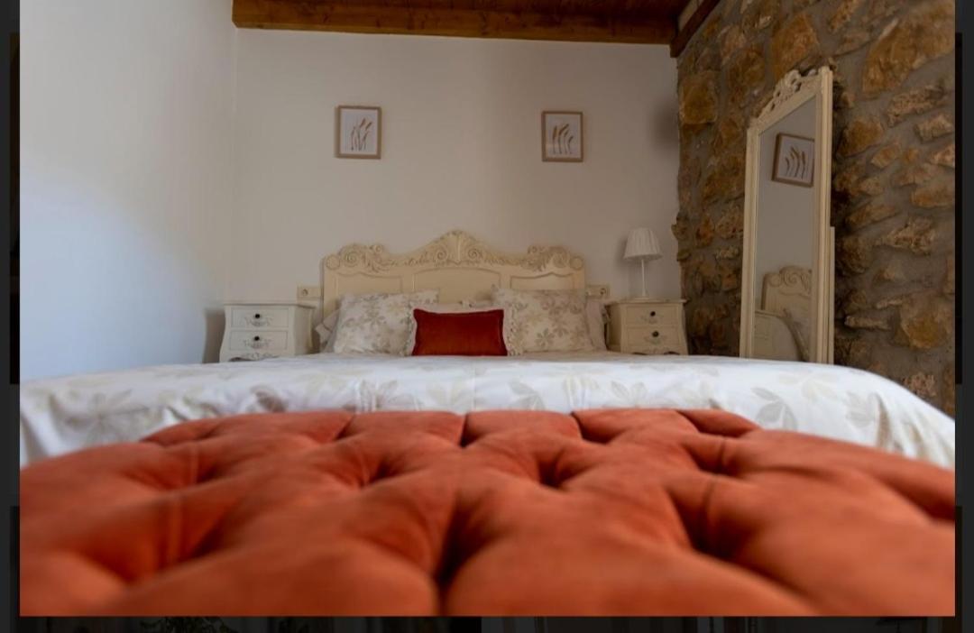 Hotel Rural En Las Cascadas De Tobera Exterior photo