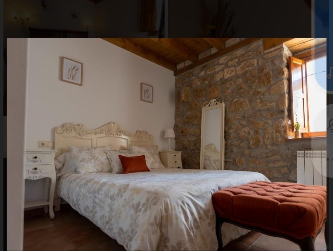 Hotel Rural En Las Cascadas De Tobera Exterior photo