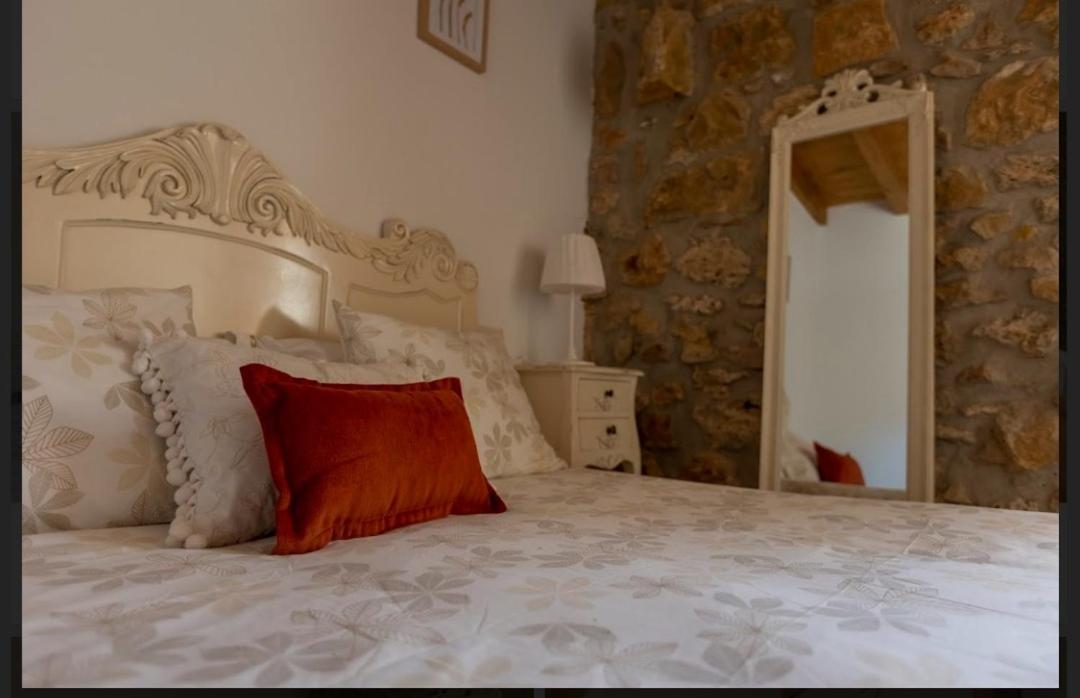 Hotel Rural En Las Cascadas De Tobera Exterior photo